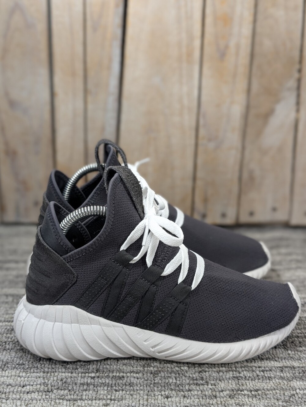 Women's Adidas Tubular Dawn - Size 6 - BZ0631